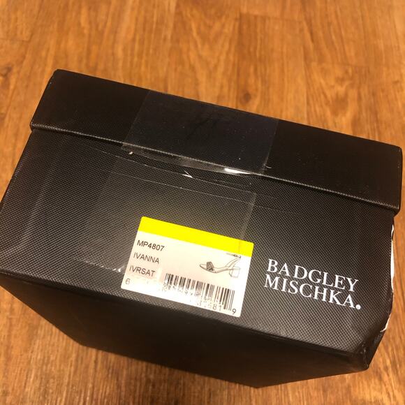 Badgley Mischka Ivanna Embellished Evening Shoe Heels Size 6 - Picture 16 of 16